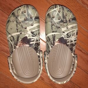 Crocs junior ,size 2 ,camo, like new